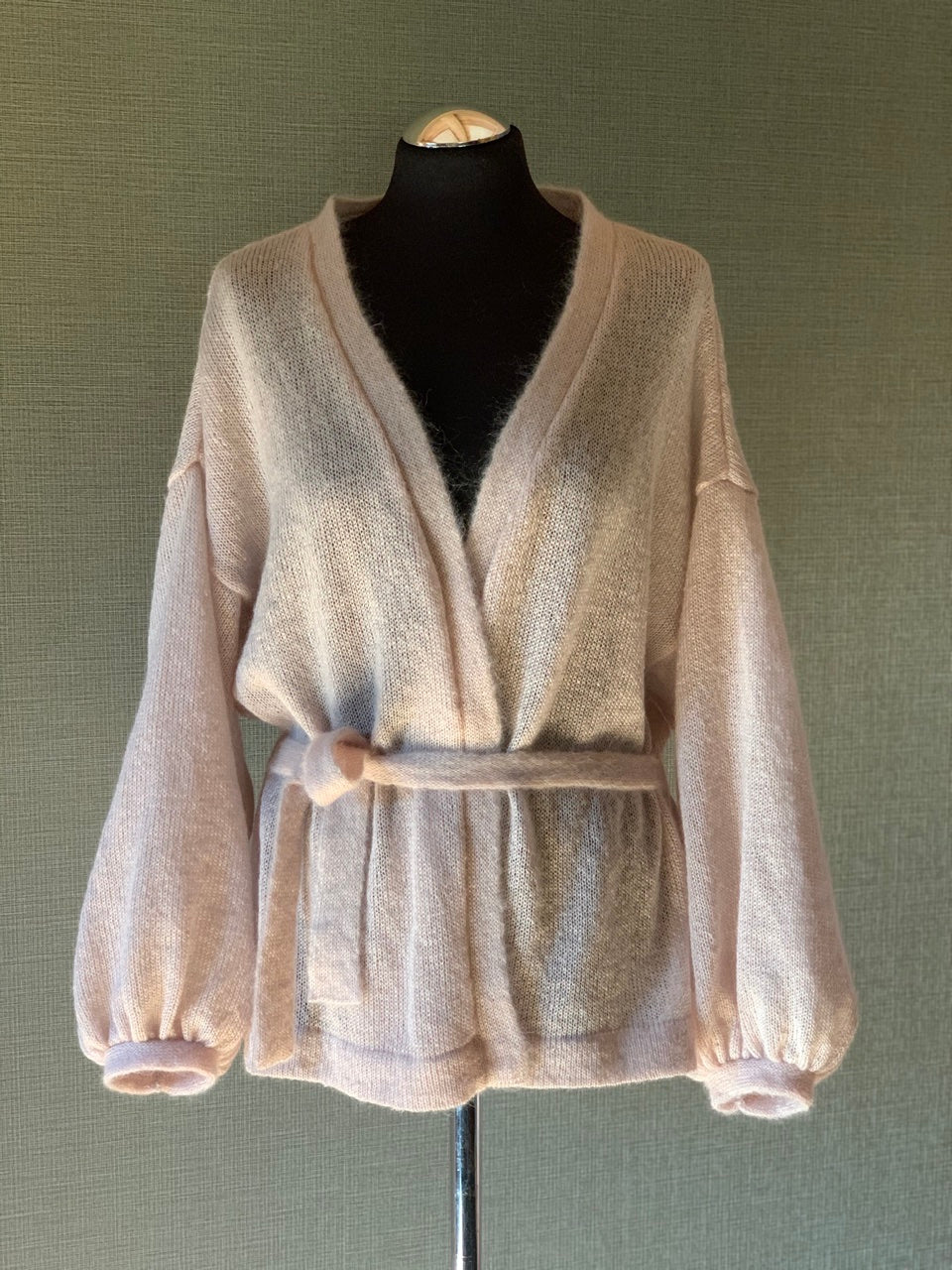 Kid Mohair & Silk Short V-neck Cardigan with Full Sleeves & Belt