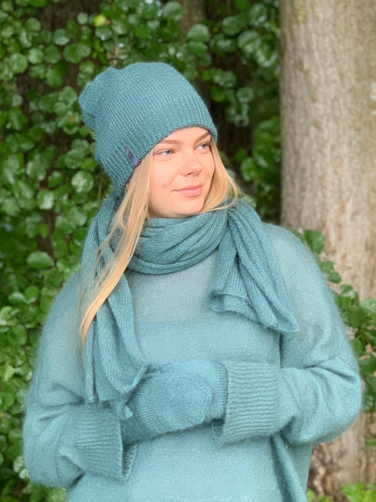 Women’s teal kid mohair and silk beanie with ribbed edge