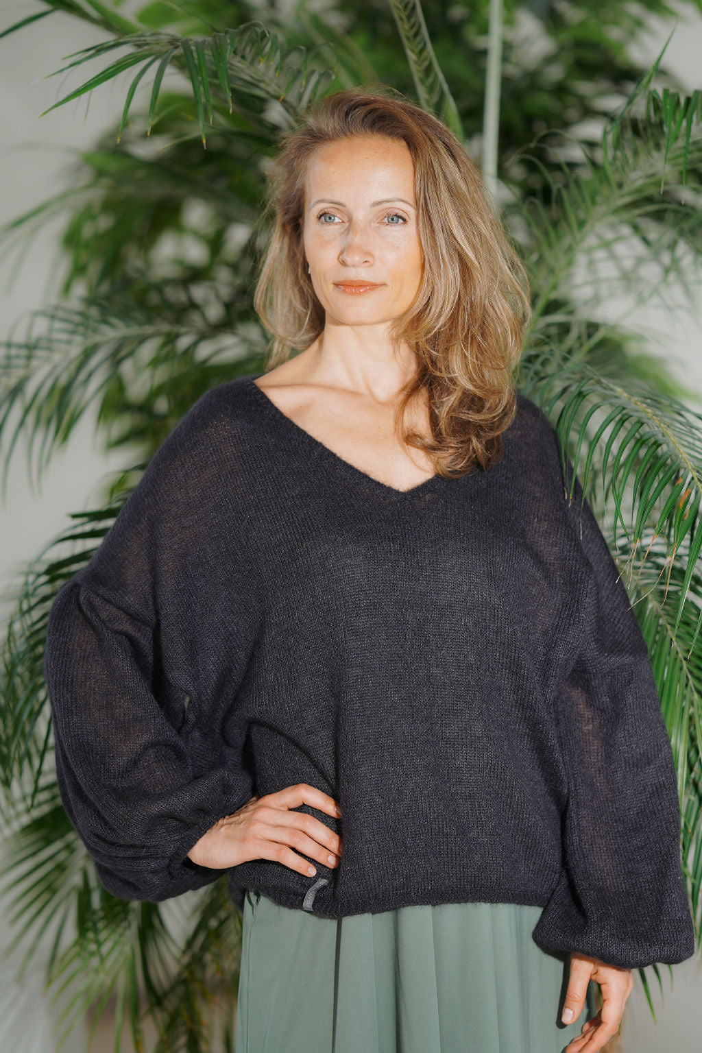 Black women’s V-neck sweater in kid mohair and silk with extra-wide sleeves