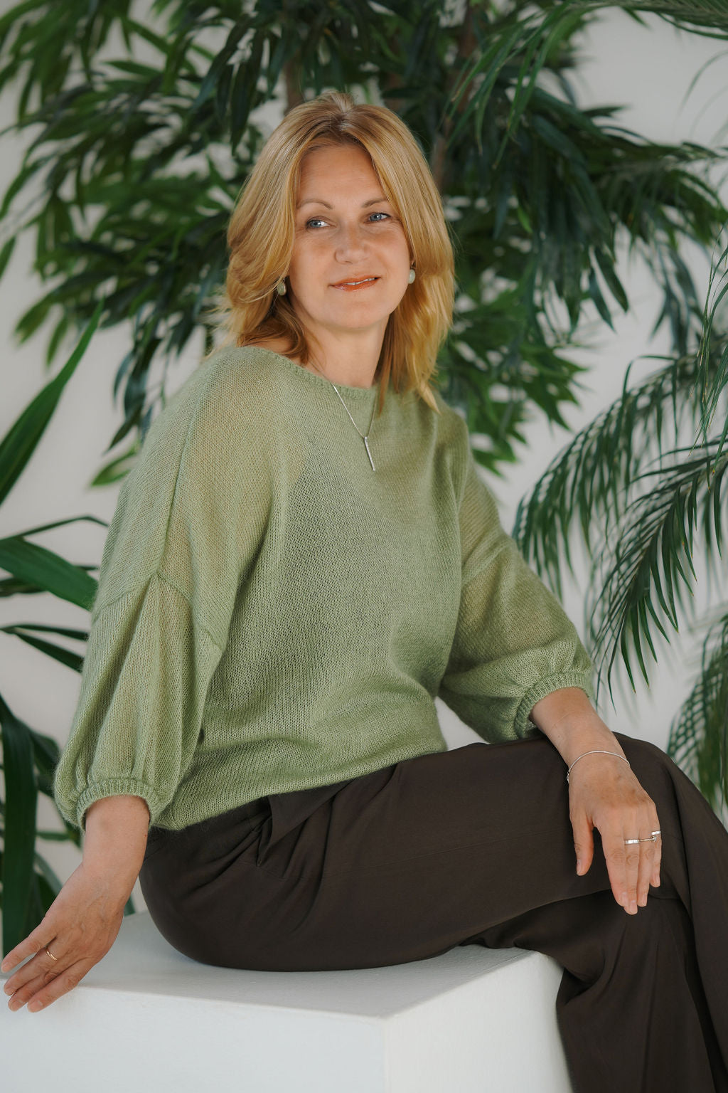 Women's green kid mohair and silk sweater with short balloon sleeves