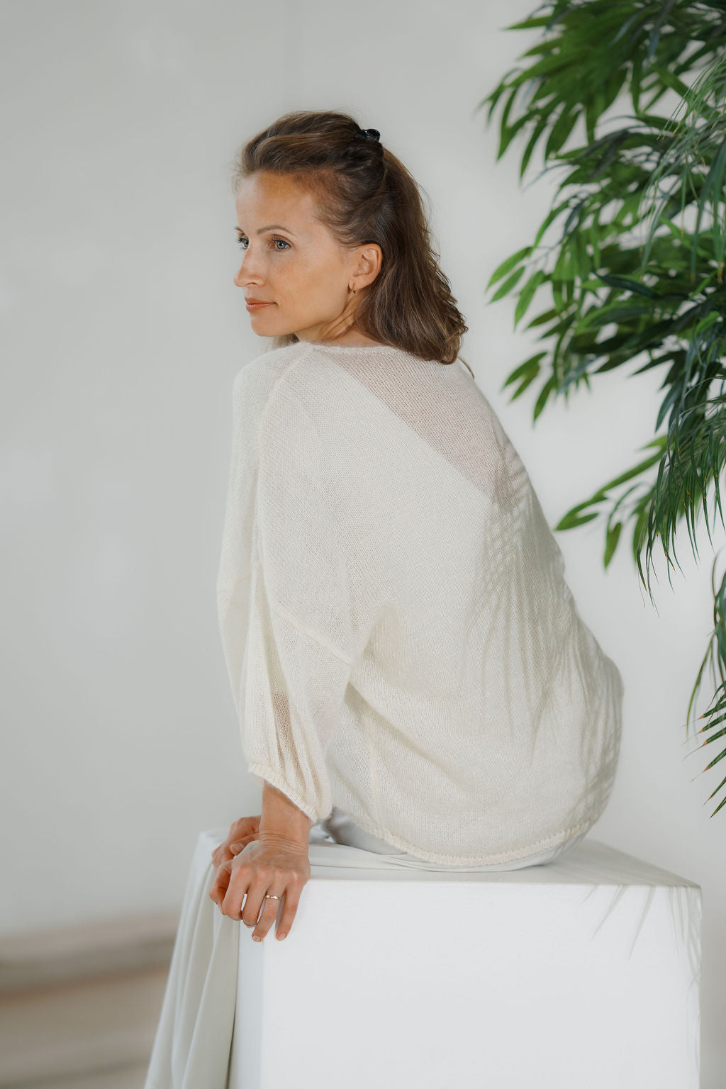 Mohair sweater with balloon sleeves, back view