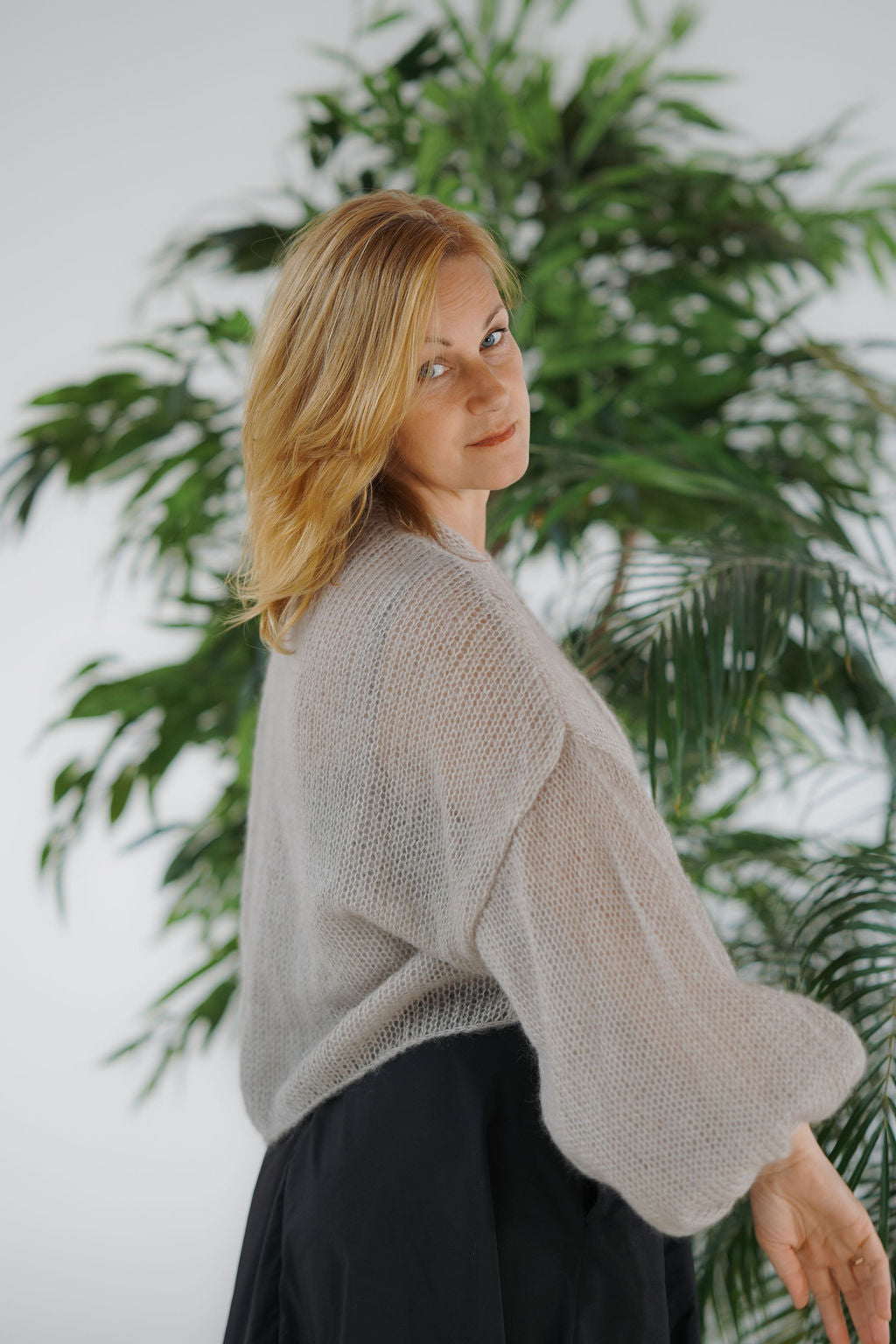 Grey thick mohair sweater with balloon sleeves, side view