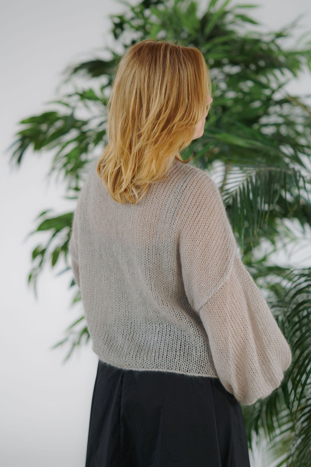 Knitted mohair sweater with balloon sleeves and decorative font seam, back view