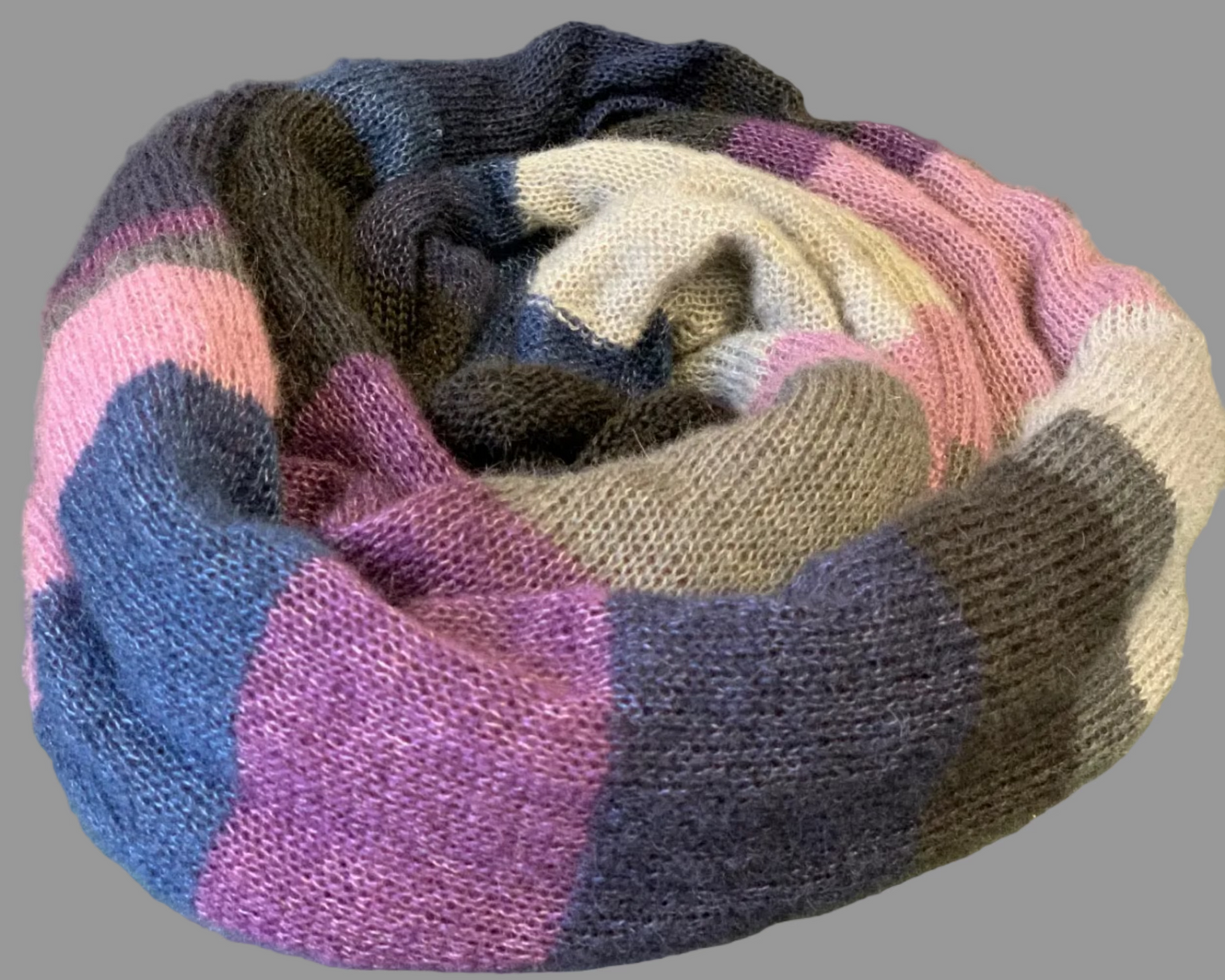 Soft knit texture in kid mohair & silk