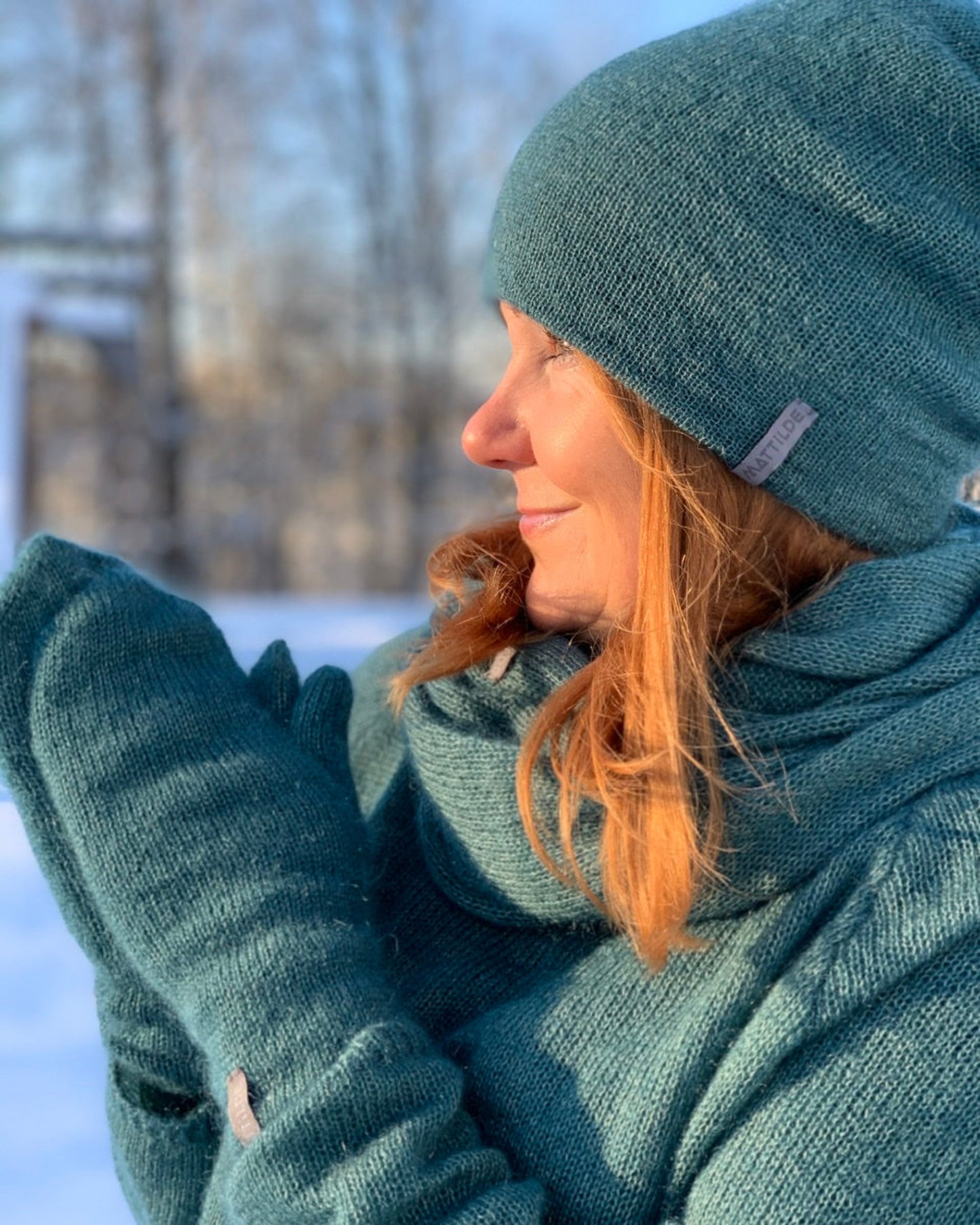 Breathable two-color winter knitwear accessory