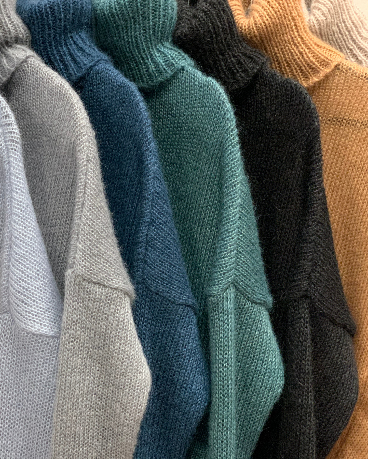Kid Mohair & Silk Thick Turtleneck Sweater with Full Sleeves
