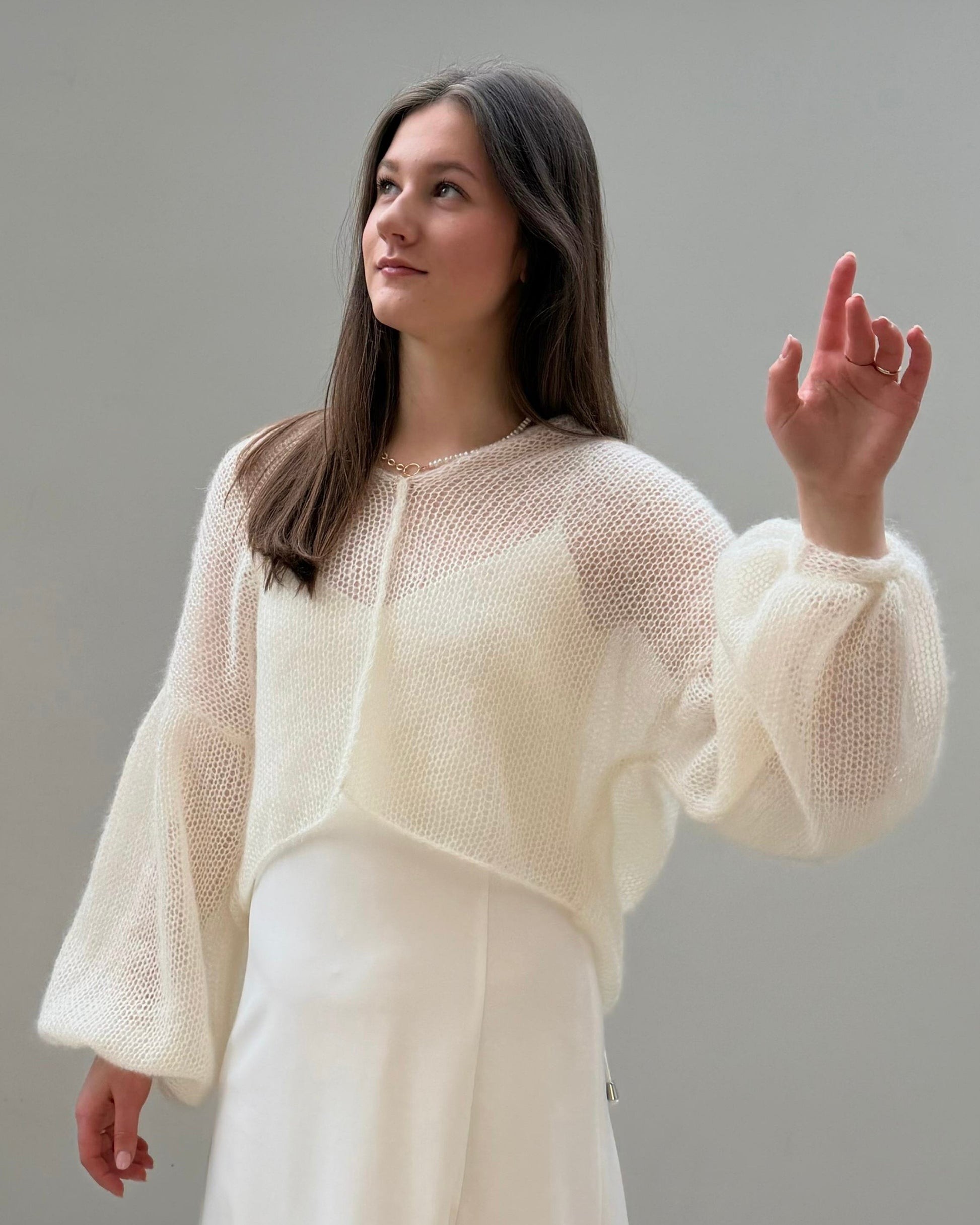 White handmade thick kid mohair & silk sweater with balloon sleeves