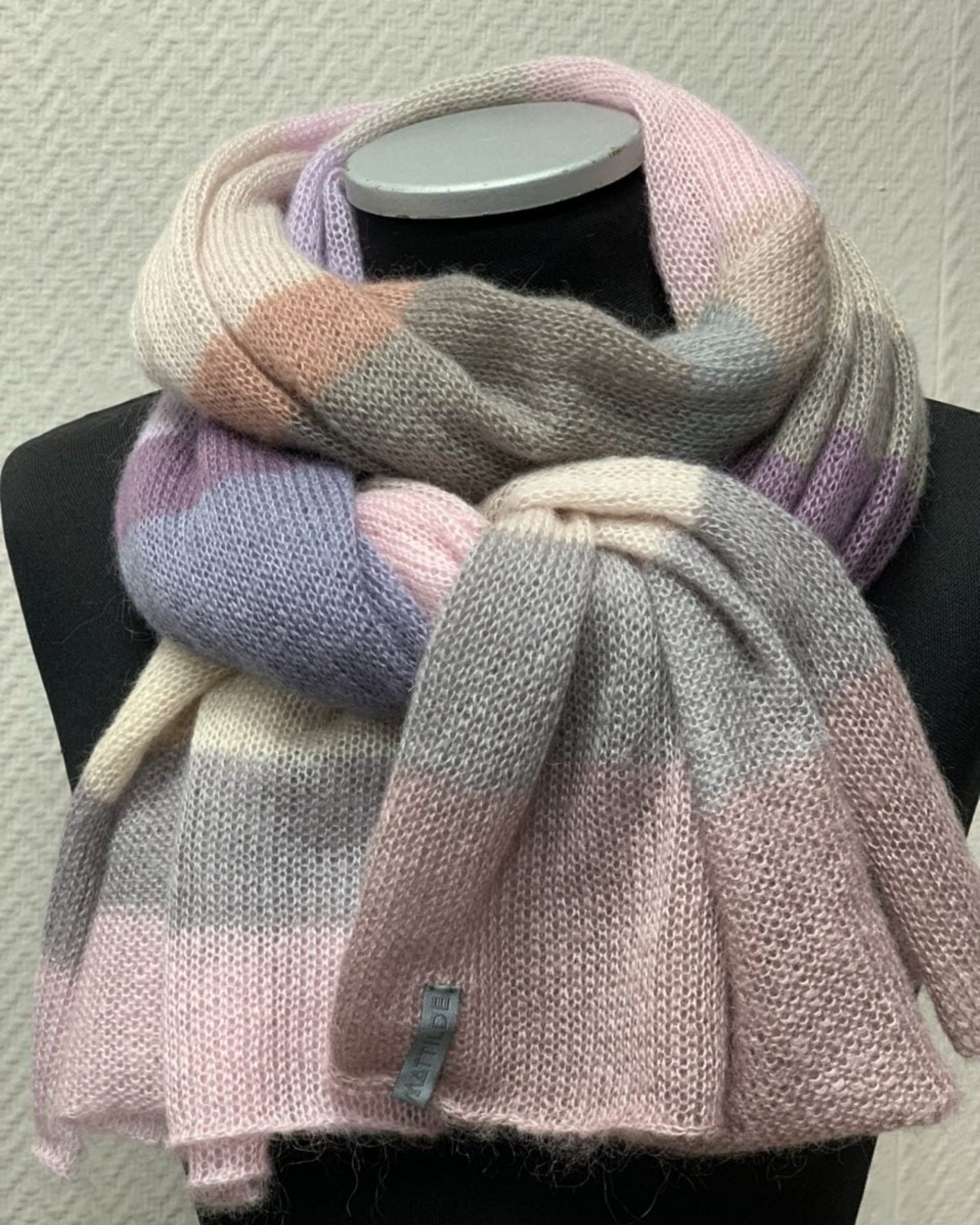 Soft knit texture in kid mohair & silk