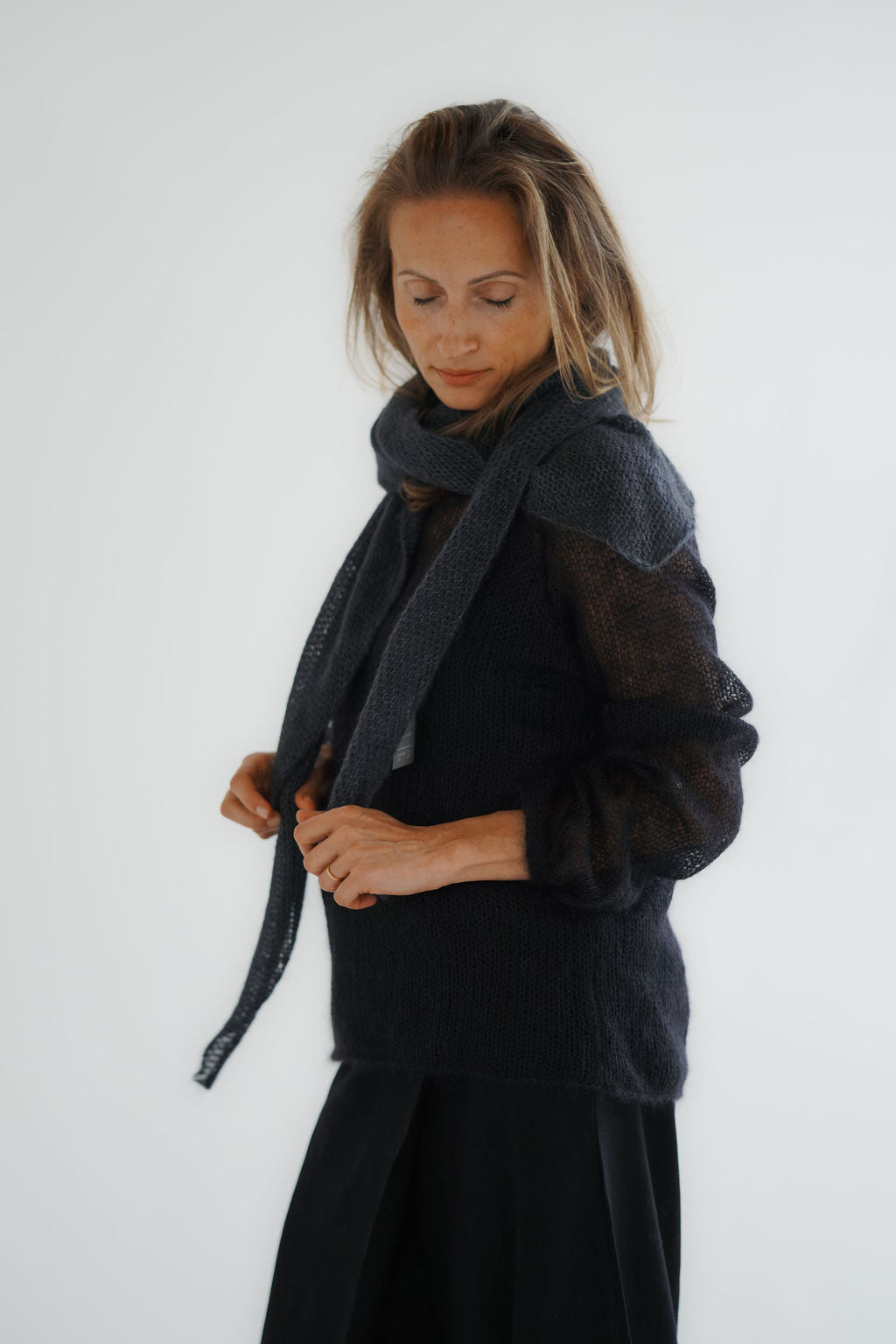 Knitted women’s triangle scarf in kid mohair and silk