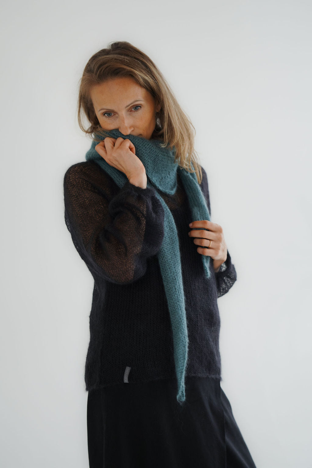 Softly draped women’s triangle scarf in kid mohair and silk